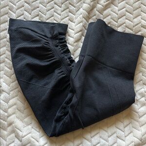 Lululemon In the Flow II Heathered Coal 15” Inseam Size 4